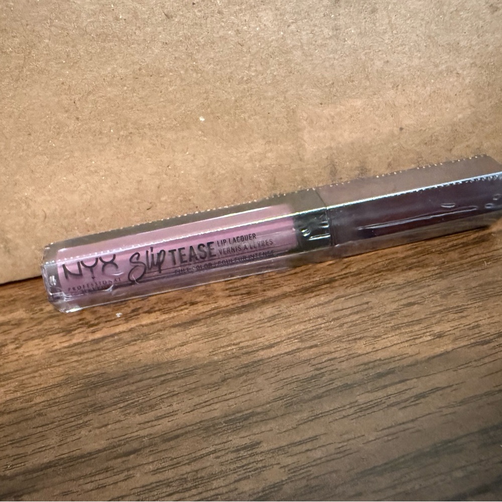 NYX Slip Tease Lip Lacquer - Negotiator